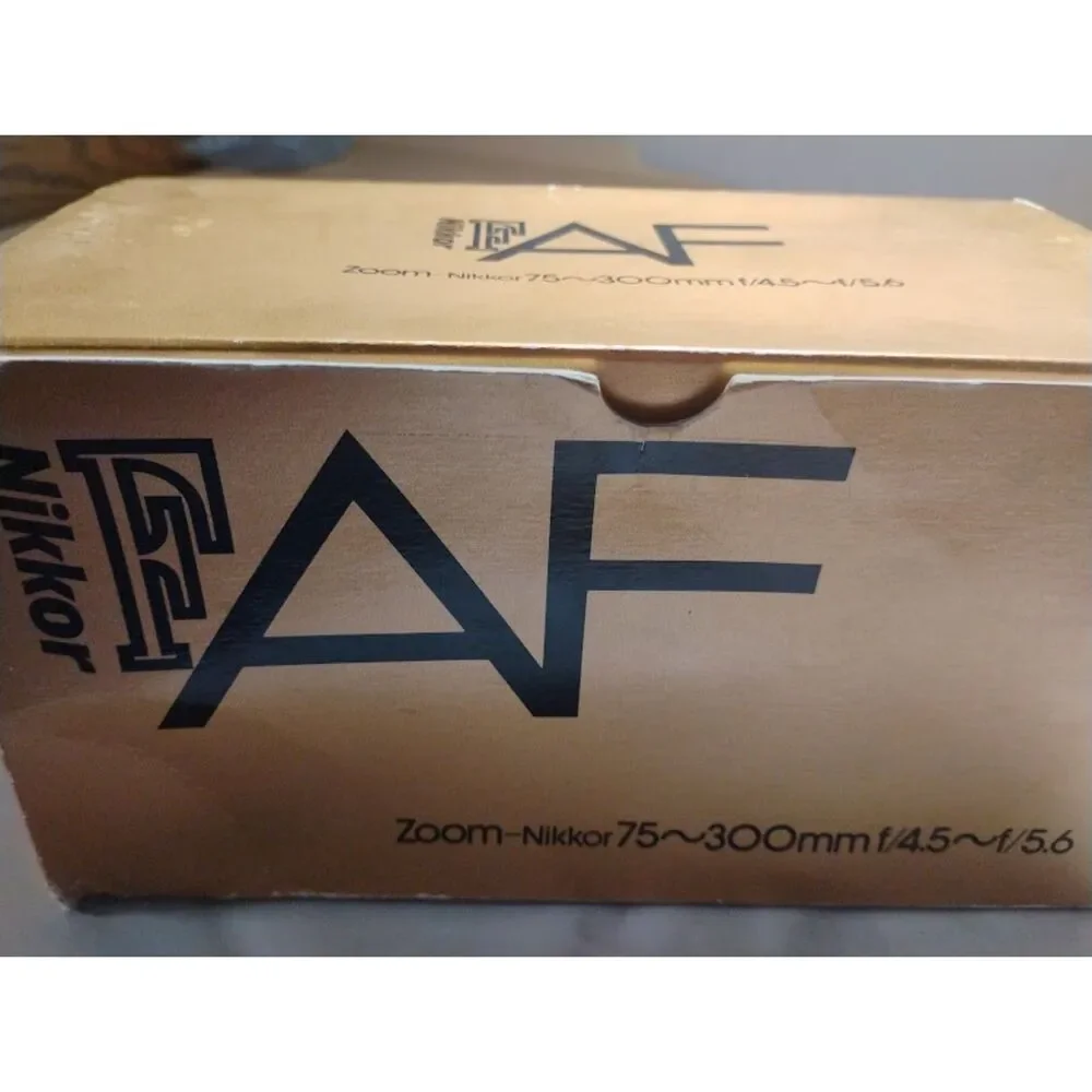 Nikon AF Nikkor 75-300 MM 4.5 - 5.6 Zoom Lens With Box